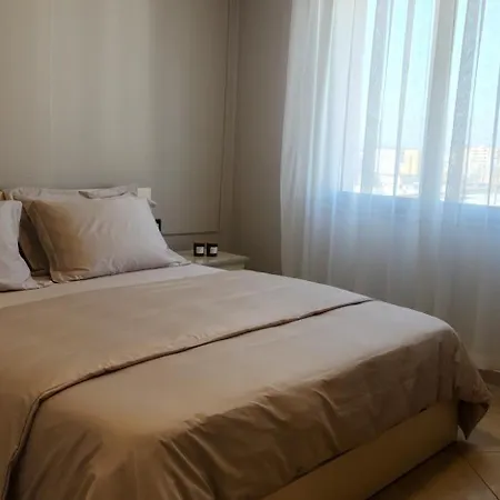 Grid Apartment